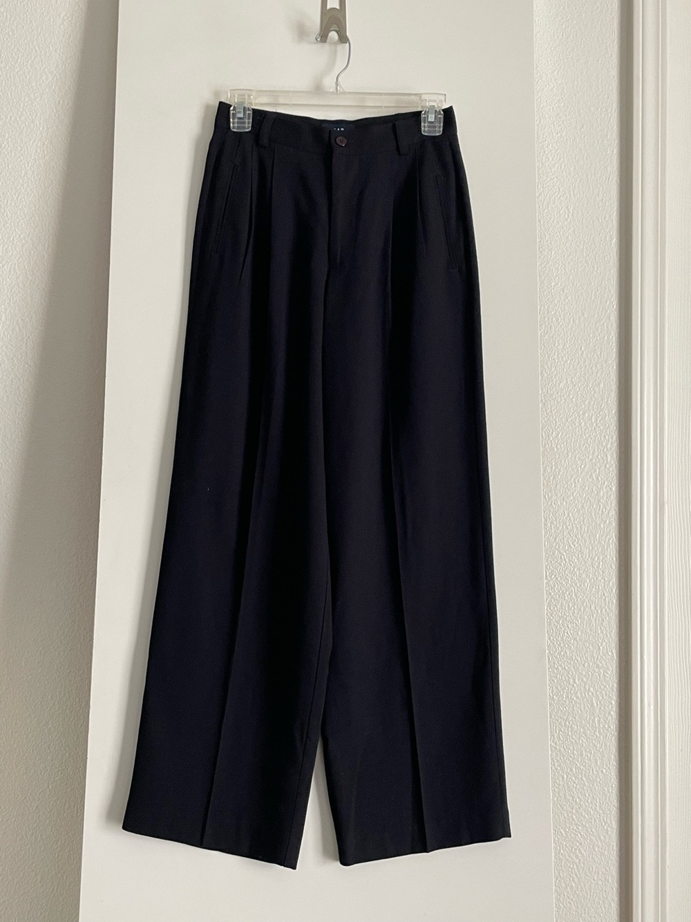 GAP Black High Waisted Pleated Wide Leg Trousers Pant
NWOT